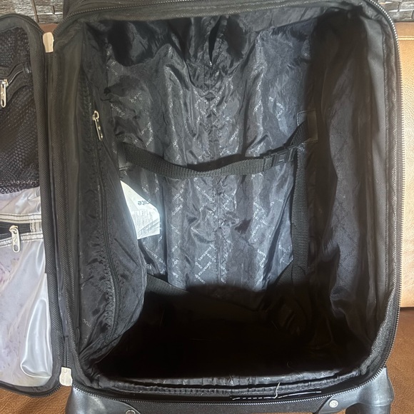 Samsonite Black Travel Bag - Picture 8 of 11